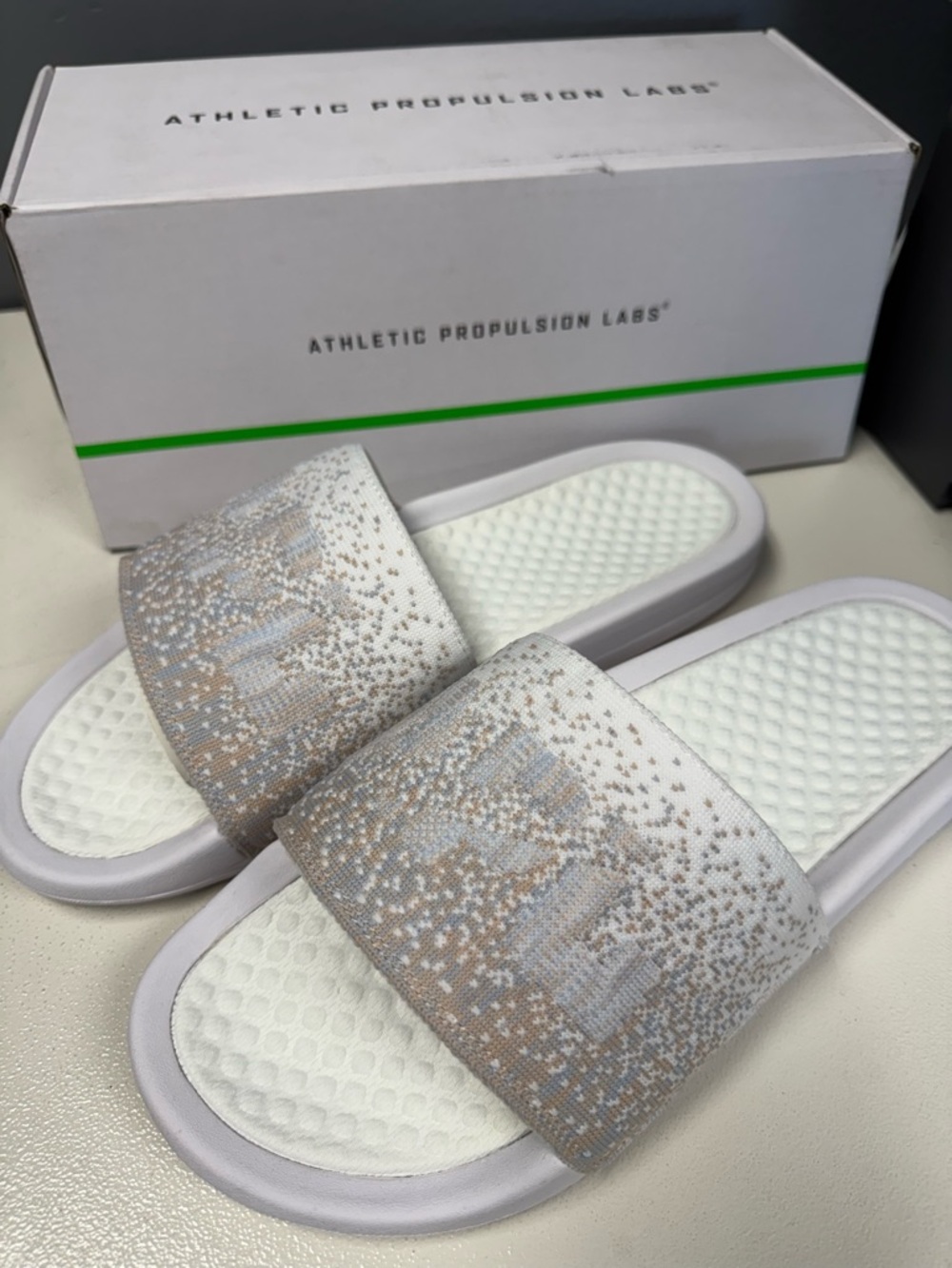 NIB- APL Men's Techloom Slide in White and Beige Melange